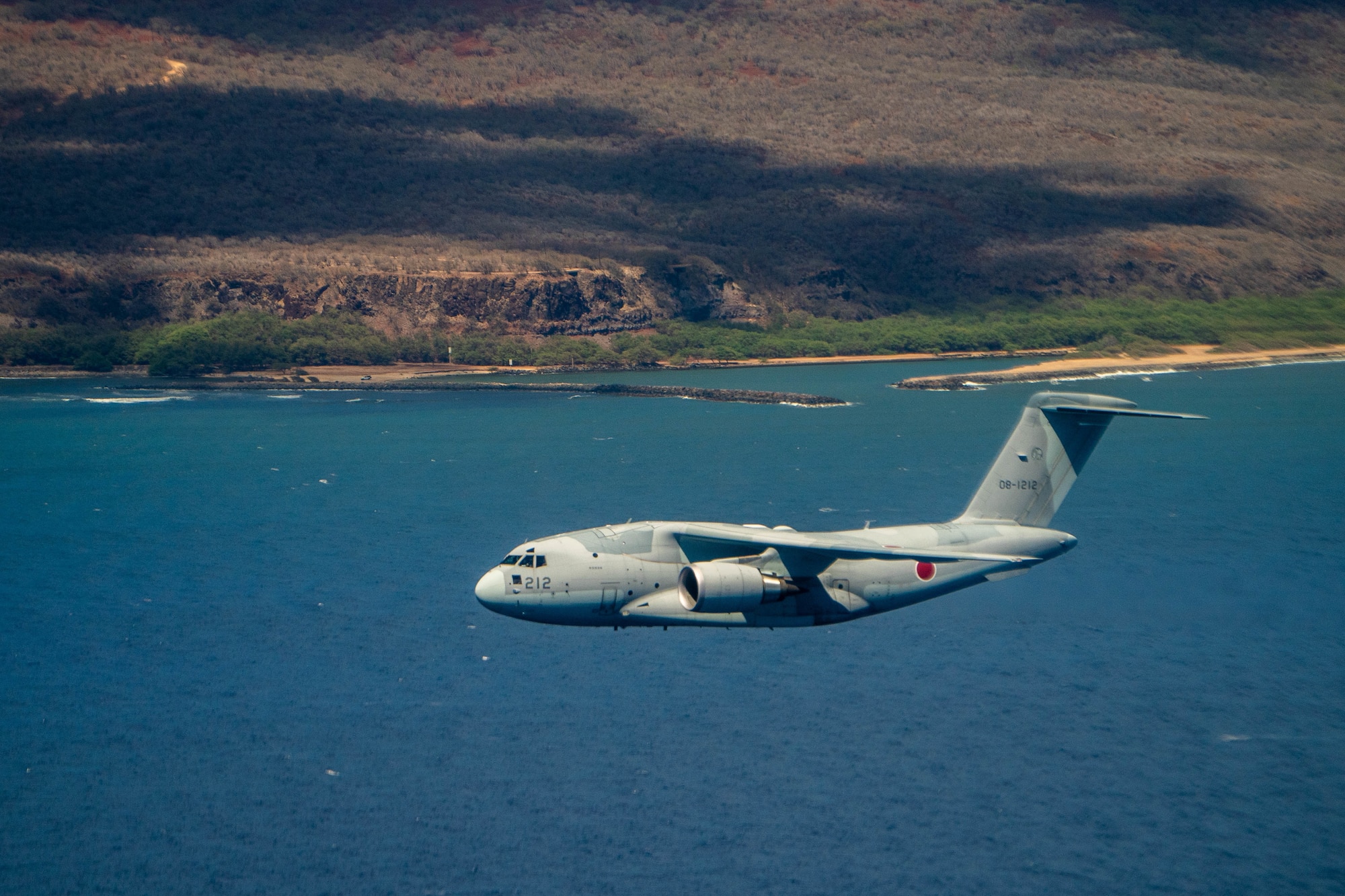 A Kawasaki C-2 from the 403rd Tactical Airlift Squadron flies in a formation during a bilateral training exercise with the 535th Airlift Squadron around the Hawaiian Islands, Sept. 27, 2022. The 3-day training focused on interoperability between the C-2 and C17 Globemaster III to cultivate best practices for future operations within the Indo-Pacific region. (U.S. Air Force photo by Senior Airman Makensie Cooper)