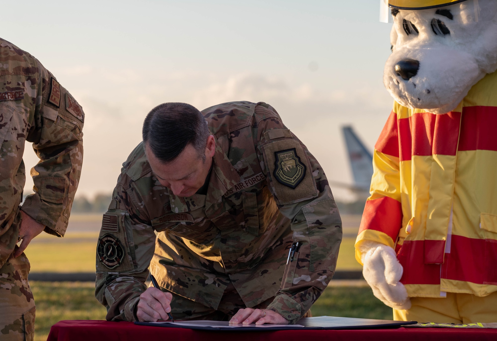 Airman signs paper