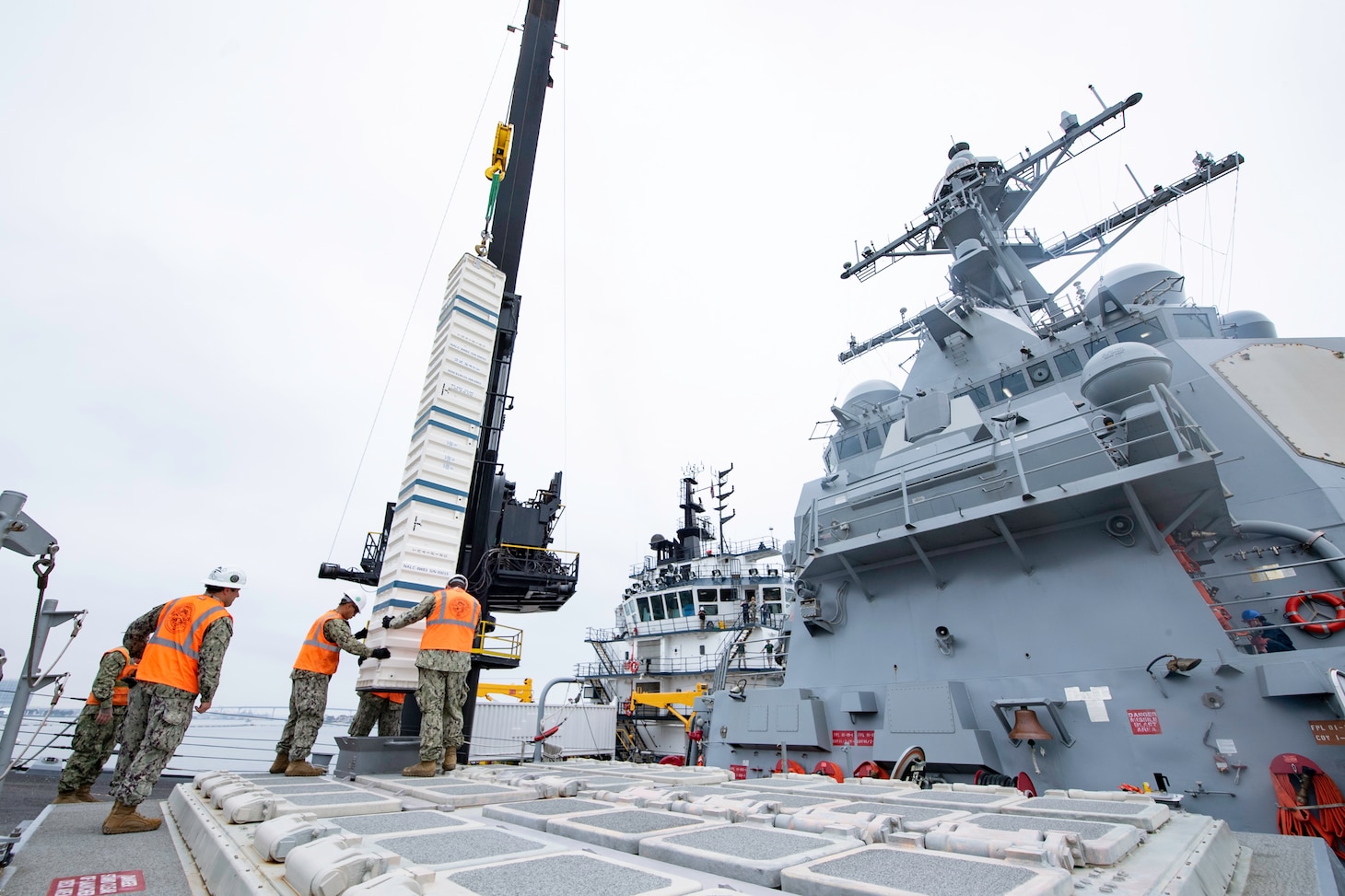 Navy Demonstrates VLS Reload in San Diego Harbor > U.S. Pacific Fleet ...