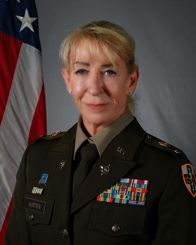 Chief Warrant Officer 5 Kerstin L Austen Us Army Reserve Article