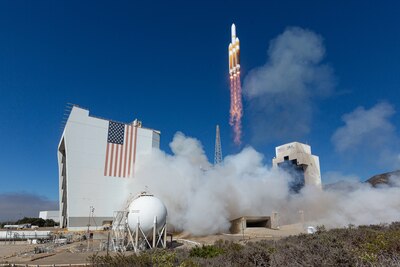 United Launch Alliance Delta IV Heavy rocket launching