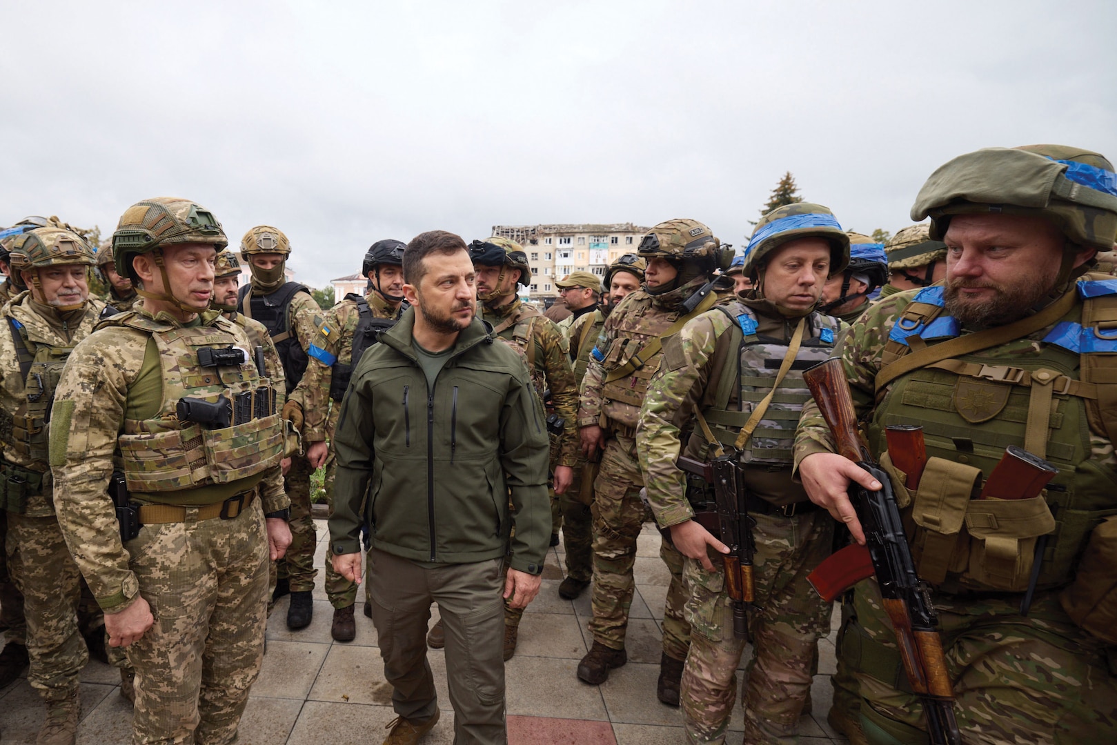 President Volodymyr Zelensky meets with soldiers during working trip to the Kharkiv region, October 6, 2022 (President ofUkraine)