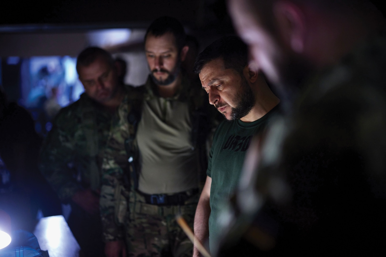 Volodymyr Zelensky reviews military plans during working visit to Zaporizhzhia region and Donbas, June 5, 2022
(President of Ukraine)