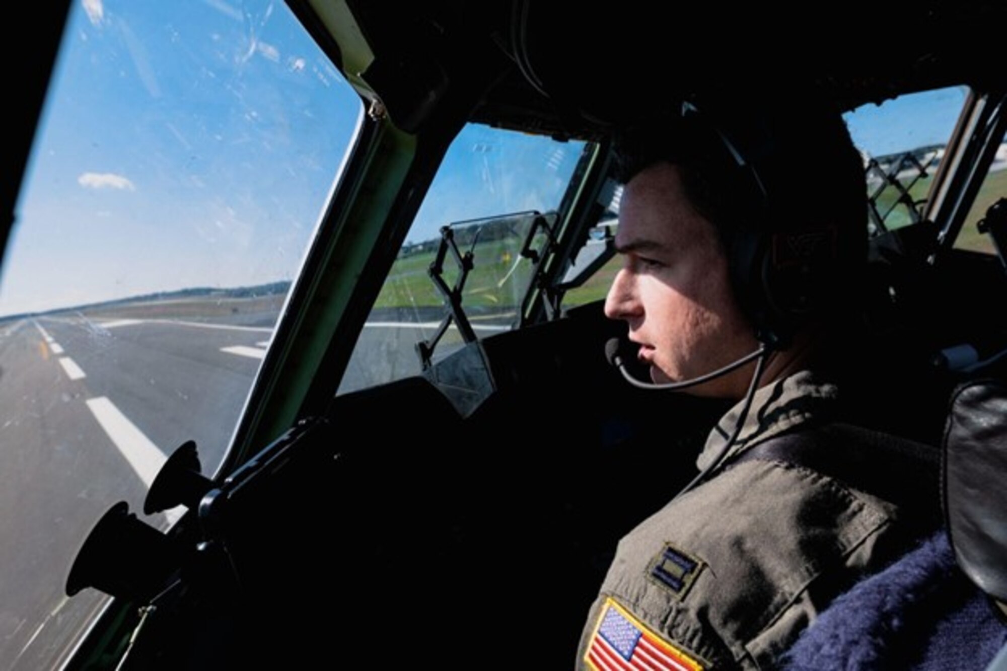 U.S. Air Force Capt. Max Alder, 6th Airlift Squadron C-17 pilot, looks out of the cockpit during takeoff on Joint Base McGuire-Dix-Lakehurst, N.J., Sept. 26, 2022.