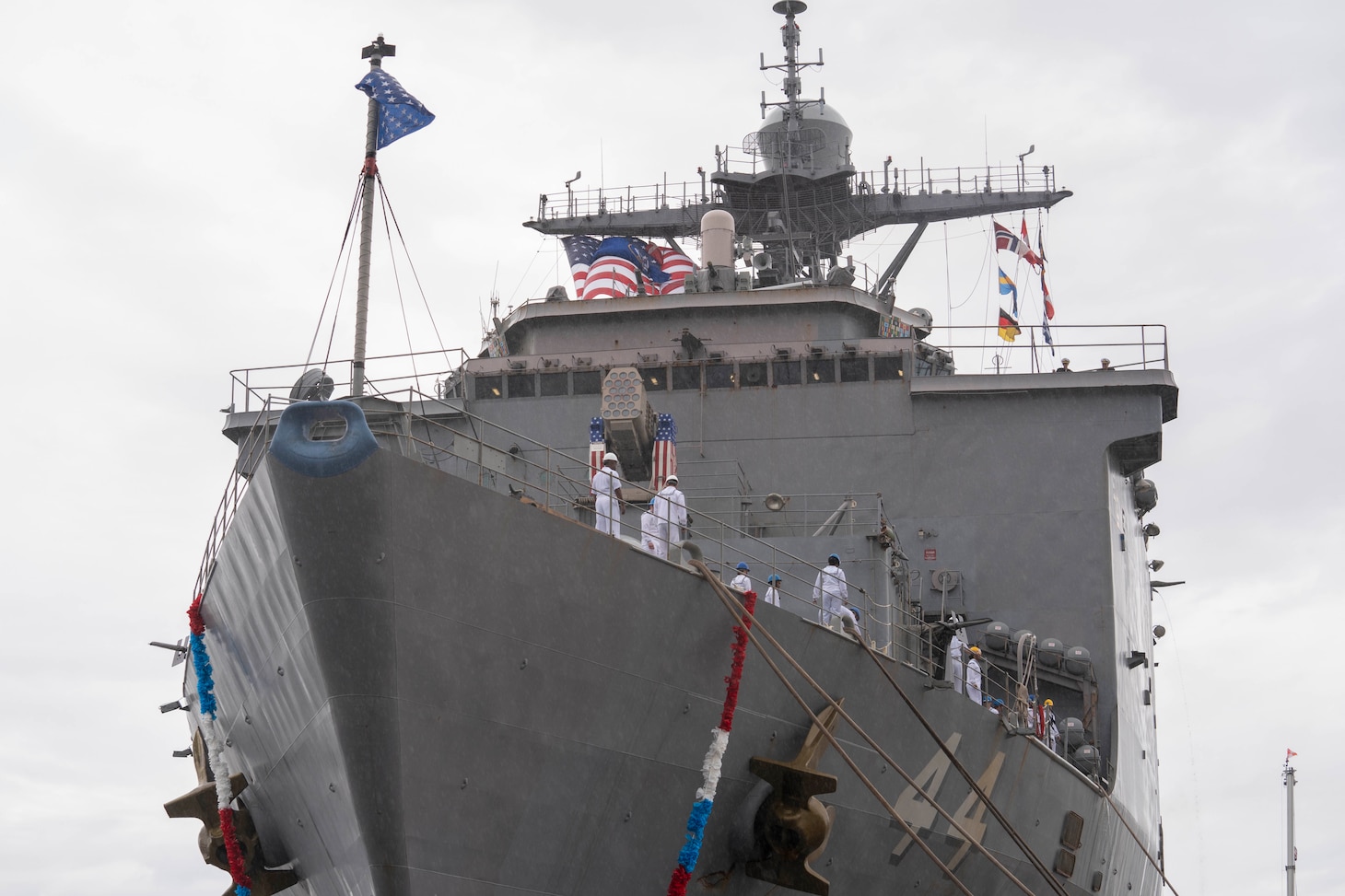 The Whidbey Island-class dock landing ship USS Gunston Hall (LSD 44) returned to Joint Expeditionary Base Little Creek-Fort Story after a deployment with the Kearsarge Amphibious Ready Group (ARG), Oct. 13.