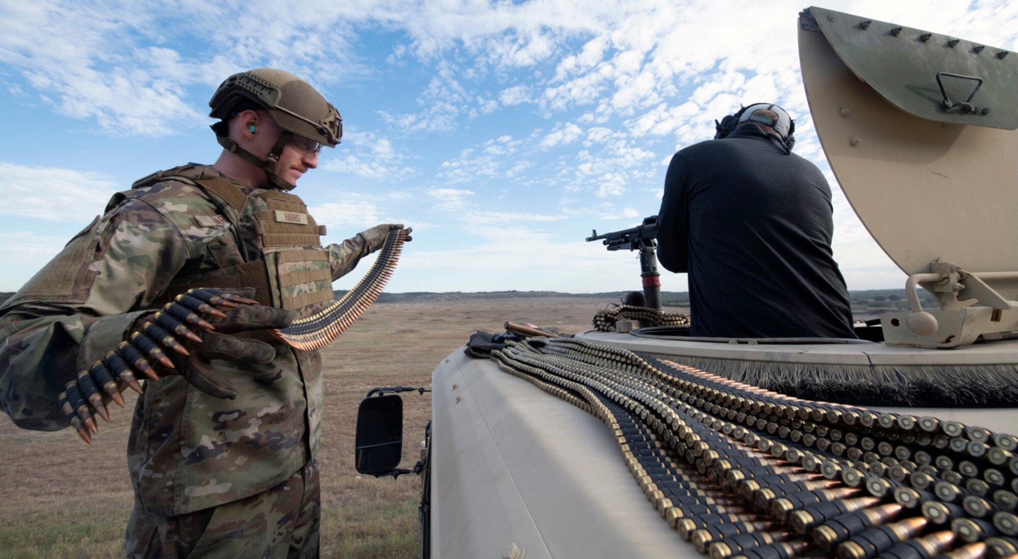jbsa-live-fire-trainees-take-lightweight-machine-gun-course-at-jbsa