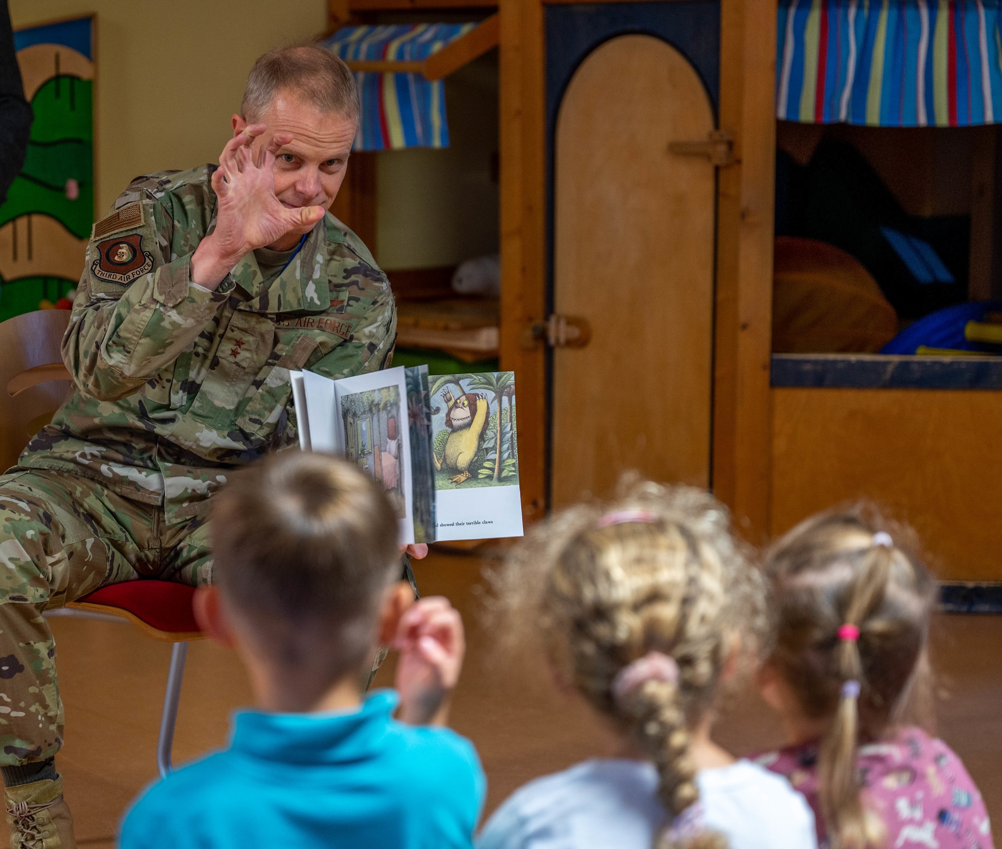 Derek France reads “Where the Wild Things Are” in English to children at Villa Winzig
