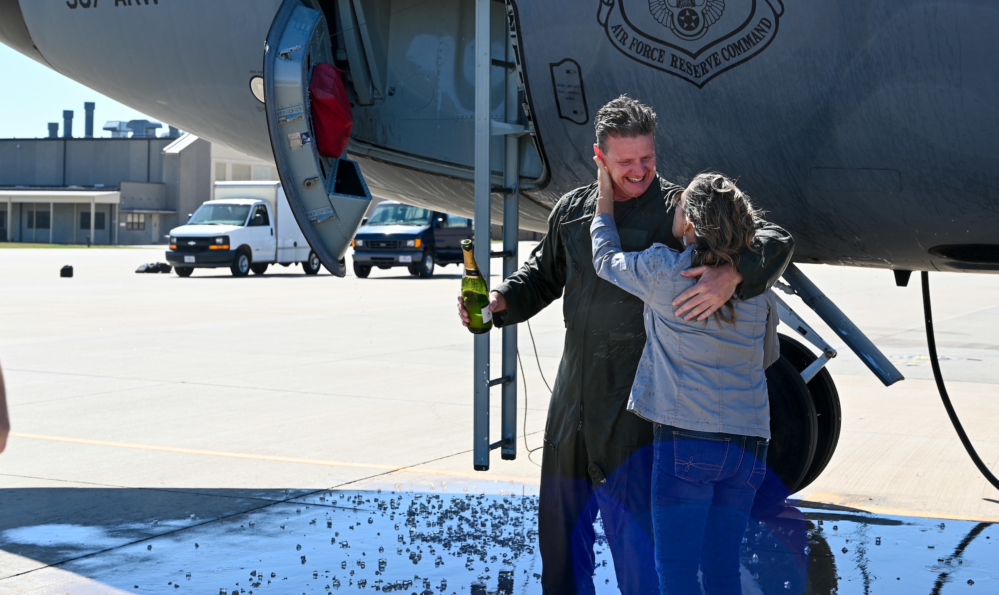 Col. Ken Humphrey, 507th Operations group commander, celebrates with his spouse Julie after his final flight as an 507th Air Refueling Wing Okie Sept. 29, 2022, Tinker Air Force Base, Oklahoma.  (U.S. Air Force photo by 2nd Lt. Mary Begy)