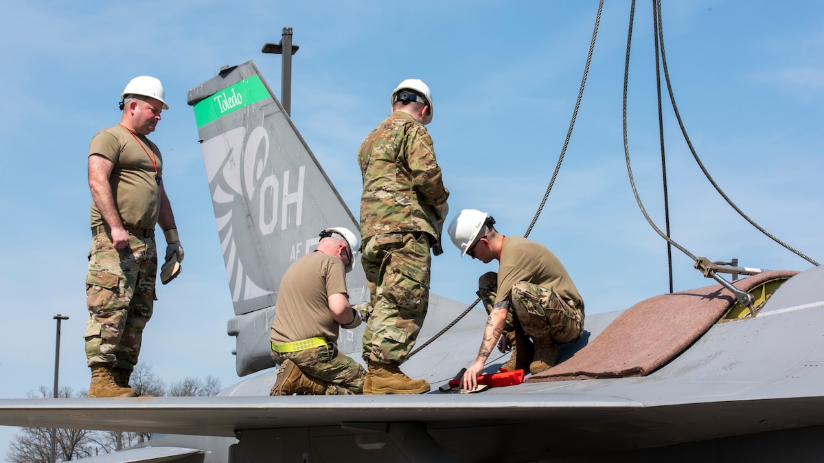 Airmen, assigned to the Ohio Air National Guard’s 180th Fighter Wing, prepare equipment to lift an F-16 Fighting Falcon during Crash Damaged/Disabled Aircraft Recovery training April 23, 2022 in Swanton, Ohio.