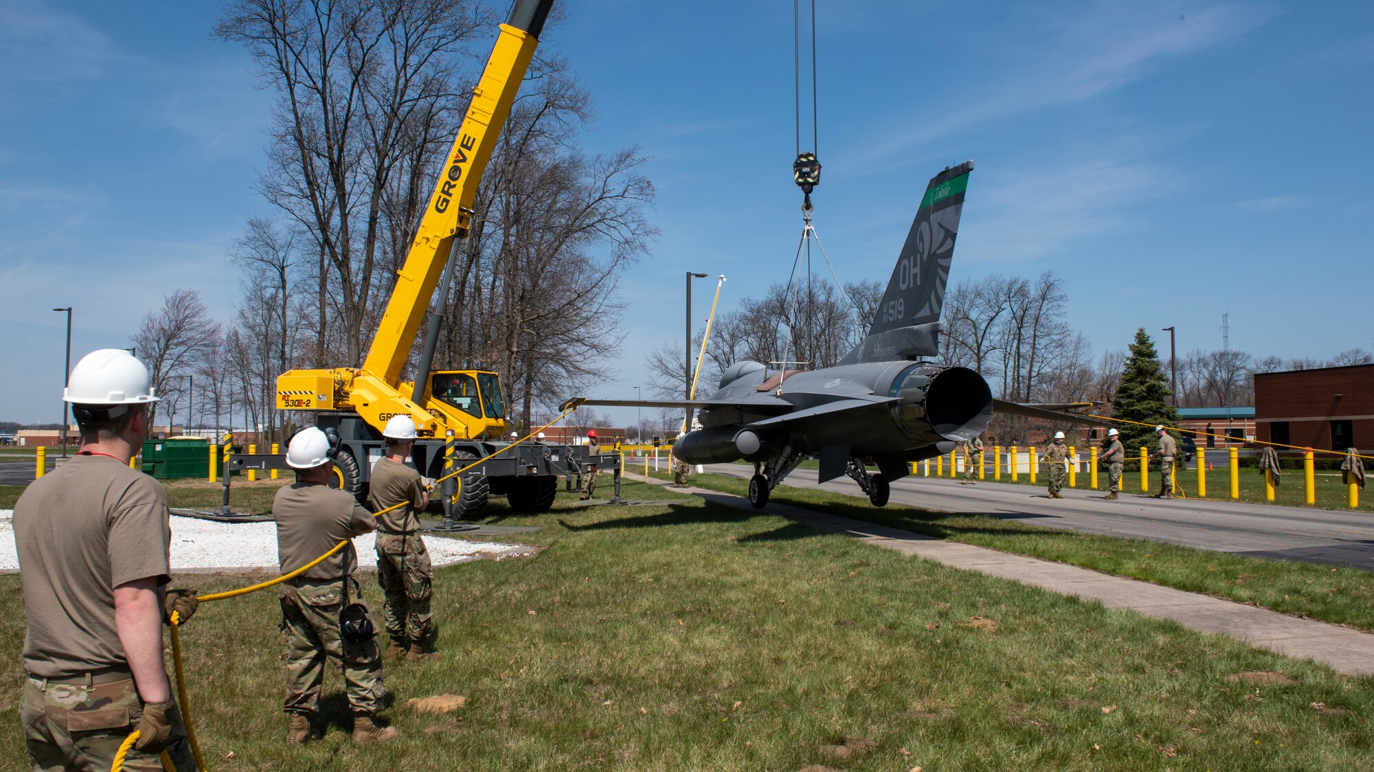 Airmen, assigned to the Ohio Air National Guard’s 180th Fighter Wing, move an F-16 Fighting Falcon during Crash Damaged/Disabled Aircraft Recovery training April 23, 2022 in Swanton, Ohio.