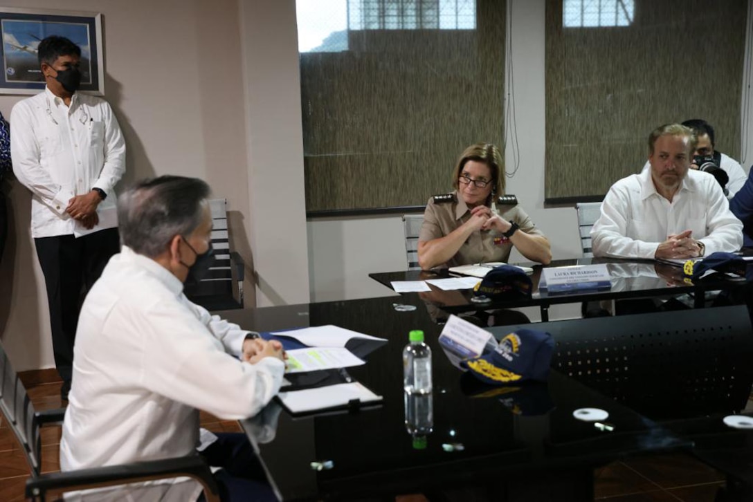 Gen. Laura Richardson meets with Panamanian President Laurentino Cortizo to discuss bilateral cooperation on security issues. (Photo courtesy U.S. Embassy Panama)