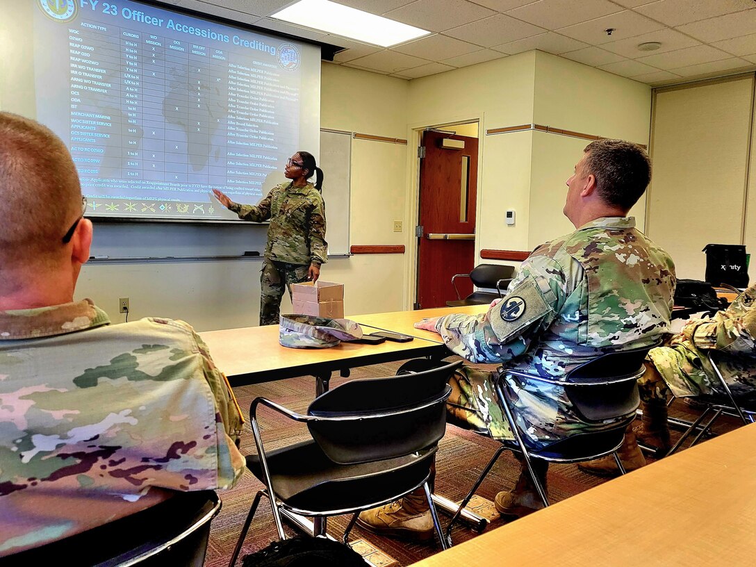 Army Reserve career counselors prep for new year