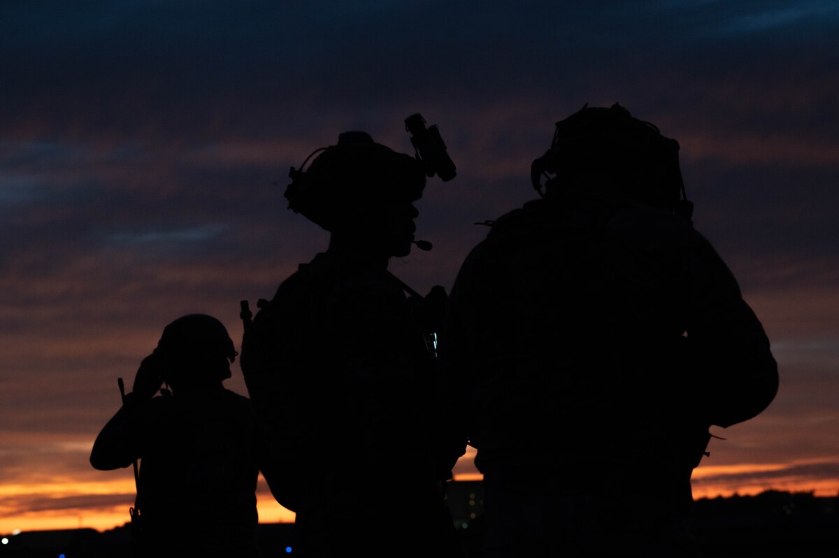 Combined forces participating in joint training between U.S. and Republic of Korea (ROK) special operations forces, rally together