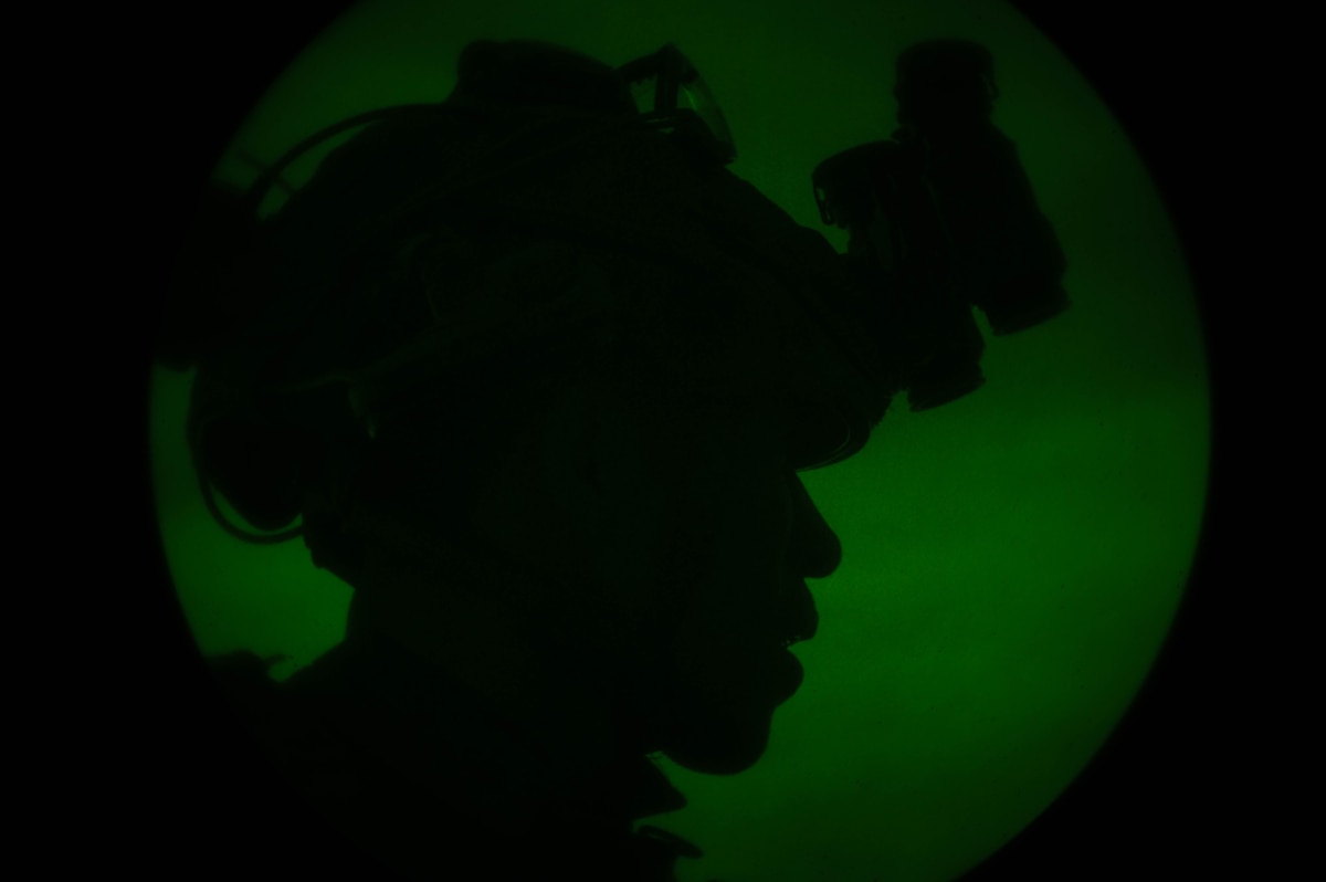 An operator participating in joint training between U.S. and Republic of Korea (ROK) special operations forces, looks onward