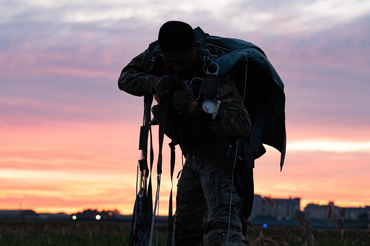 An operator participating in joint training between U.S. and Republic of Korea (ROK) special operations forces, prepares to remove a parachute after landing