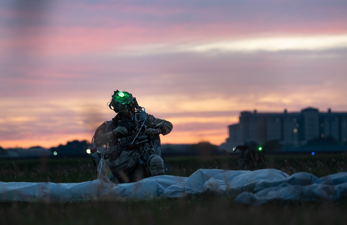 An operator participating in joint combined exchange training between U.S. and Republic of Korea (ROK) special operations forces, adjusts his equipment after a parachute landing fall