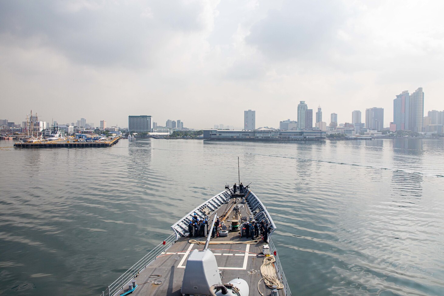 MANILA, Philippines (Oct. 14, 2022) Ticonderoga-class guided-missile cruiser USS Chancellorsville (CG 62) conducts a port visit in Manila, Philippines on Oct. 14, 2022. Chancellorsville is forward-deployed to the U.S. 7th Fleet in support of security and stability in the Indo-Pacific and is assigned to Commander, Task Force 70, a combat-ready force that protects and defends the collective maritime interest of its allies and partners in the region. (U.S. Navy photo by Mass Communication Specialist 2nd Class Justin Stack)