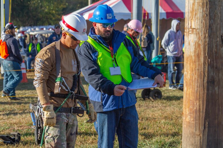 Lineman industry professional participate in the 38th International Lineman’s Rodeo at the National Agricultural Center and Hall of Fame in Bonner Springs, Kansas, on Oct. 15, 2022. The rodeo is a chance for industry professionals to come and compete in four different events to practice their skills alongside each other, either as a journeyman team or as an apprentice. | Photo by Reagan Zimmerman, Kansas City District Public Affairs