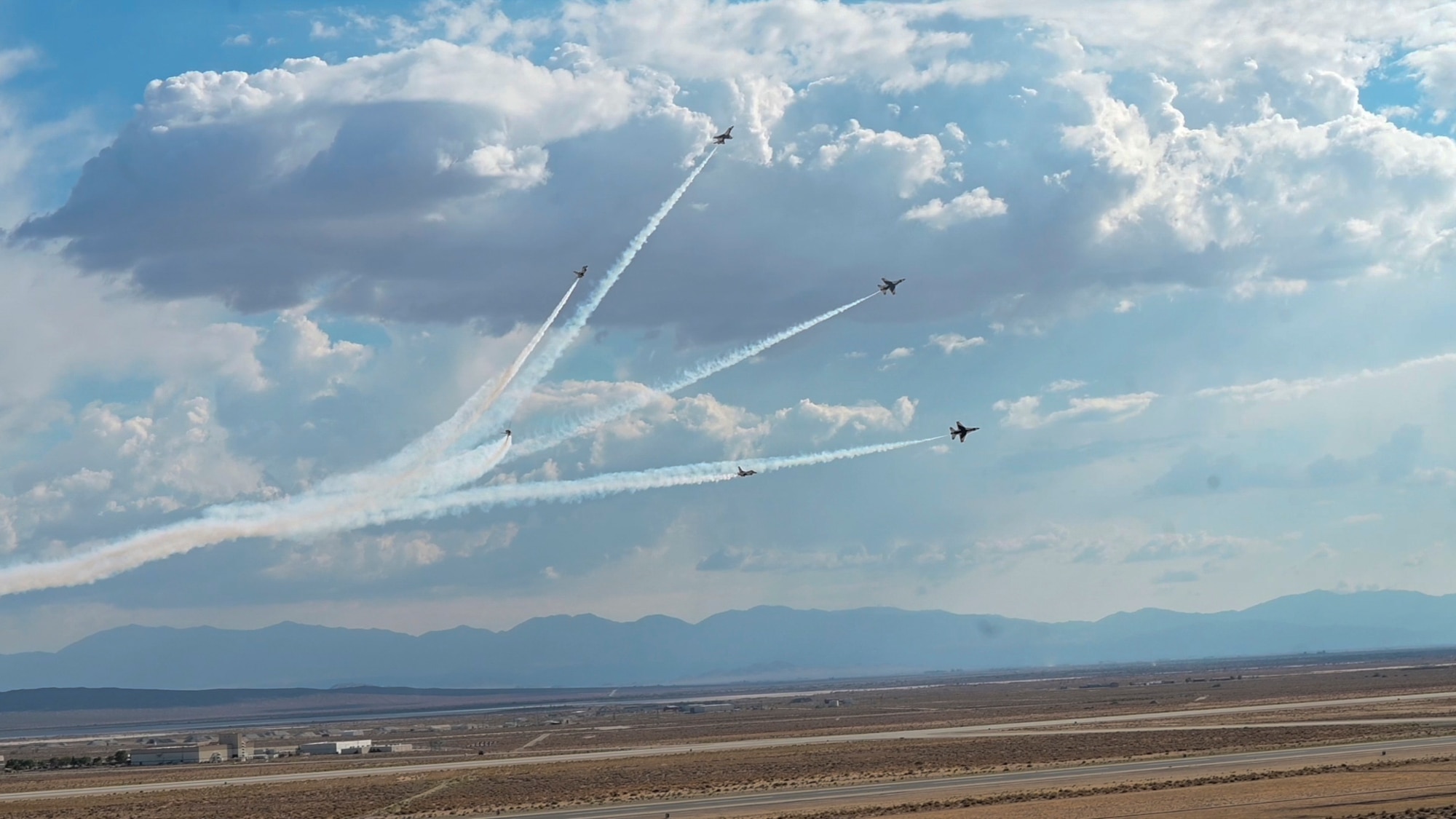 The USAF Thunderbirds perform precision aerial maneuvers during the 2022 Aerospace Valley Air Show at Edwards Air Force Base. (U.S. Air Force photo by Adam Bowles)