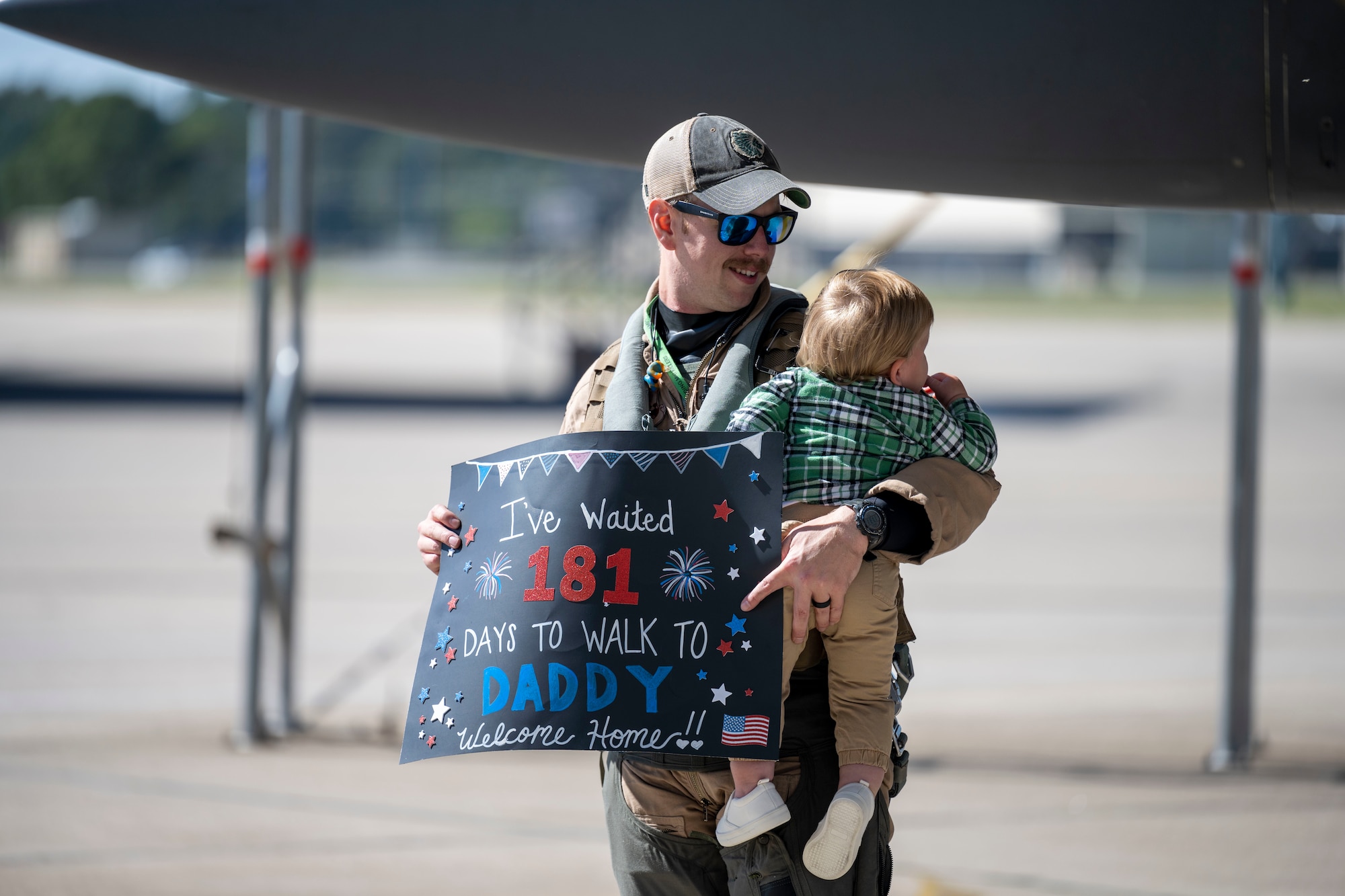 Airmen assigned to the 4th Fighter Wing return from a deployment at Seymour Johnson Air Force Base, North Carolina, Oct. 19, 2022. The 4th FW deployed to provide a defensive posture to military personnel stationed in the Air Force’s Central Command area of responsibility. (U.S. Air Force photo by Senior Airman Kevin Holloway)