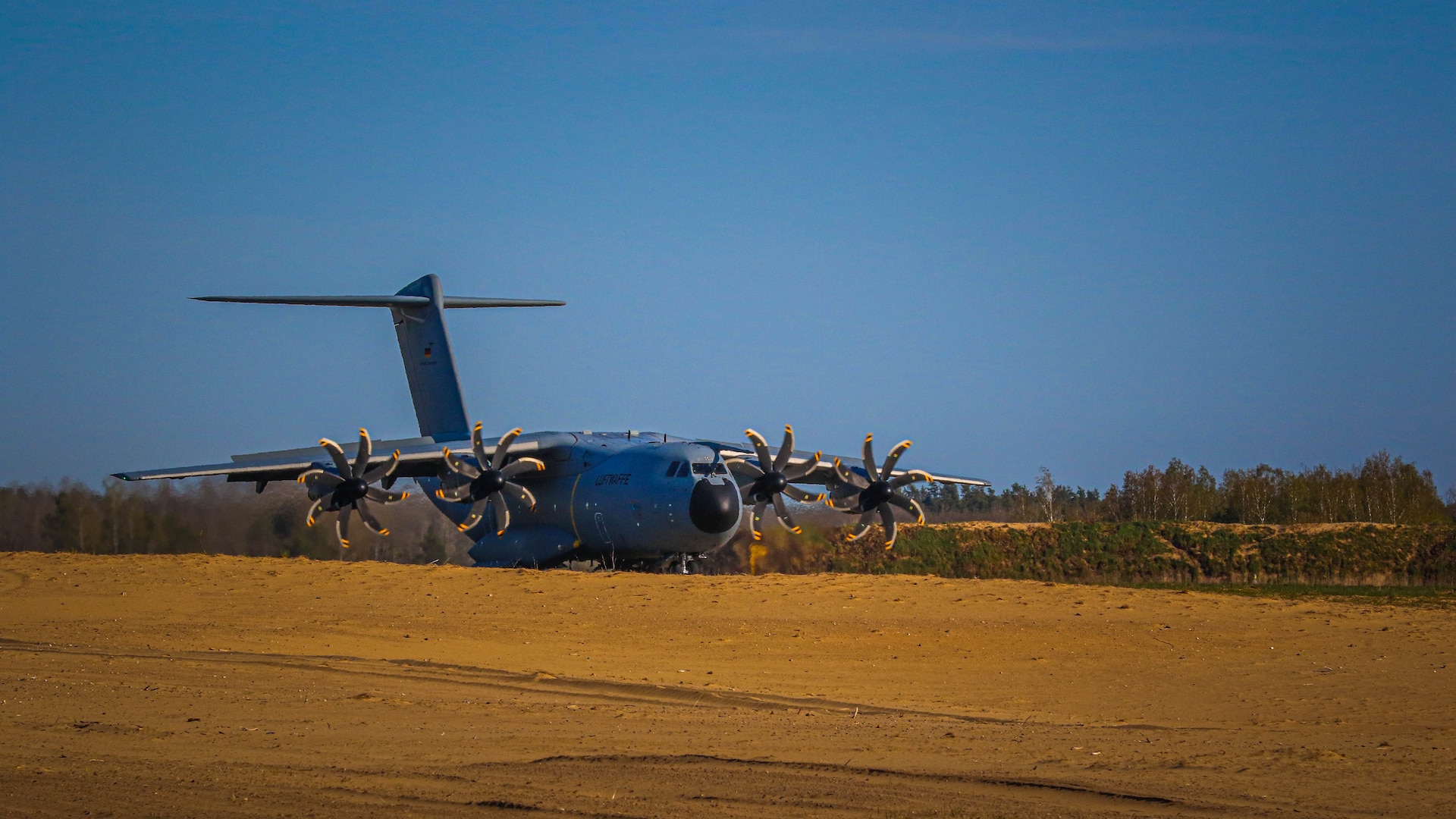 A German Air Force Airbus A400M completed a short-field landing exercise part of Swift Response 22 at Gaižiūnas Airfield, Lithuania, May 9, 2022.