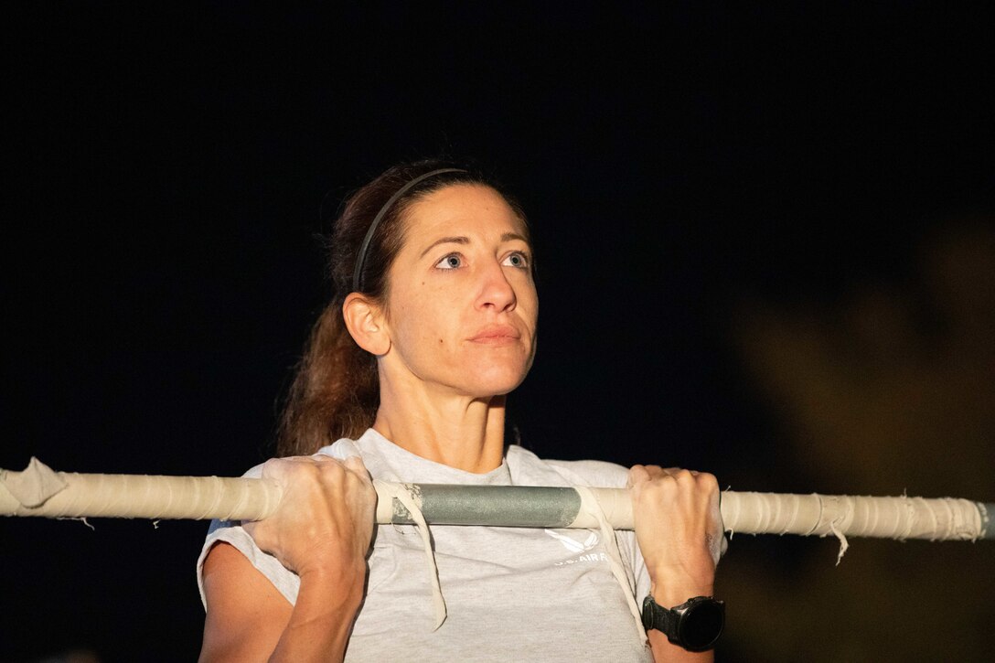 Tech. Sgt. Kelley Sessions, representing the Utah Air National Guard, performs the flexed-arm hang during the physical readiness portion of the German Armed Forces Proficiency Badge conducted during the Utah National Guard Best Warrior Competition at Camp Williams, Utah, Oct. 17, 2022.