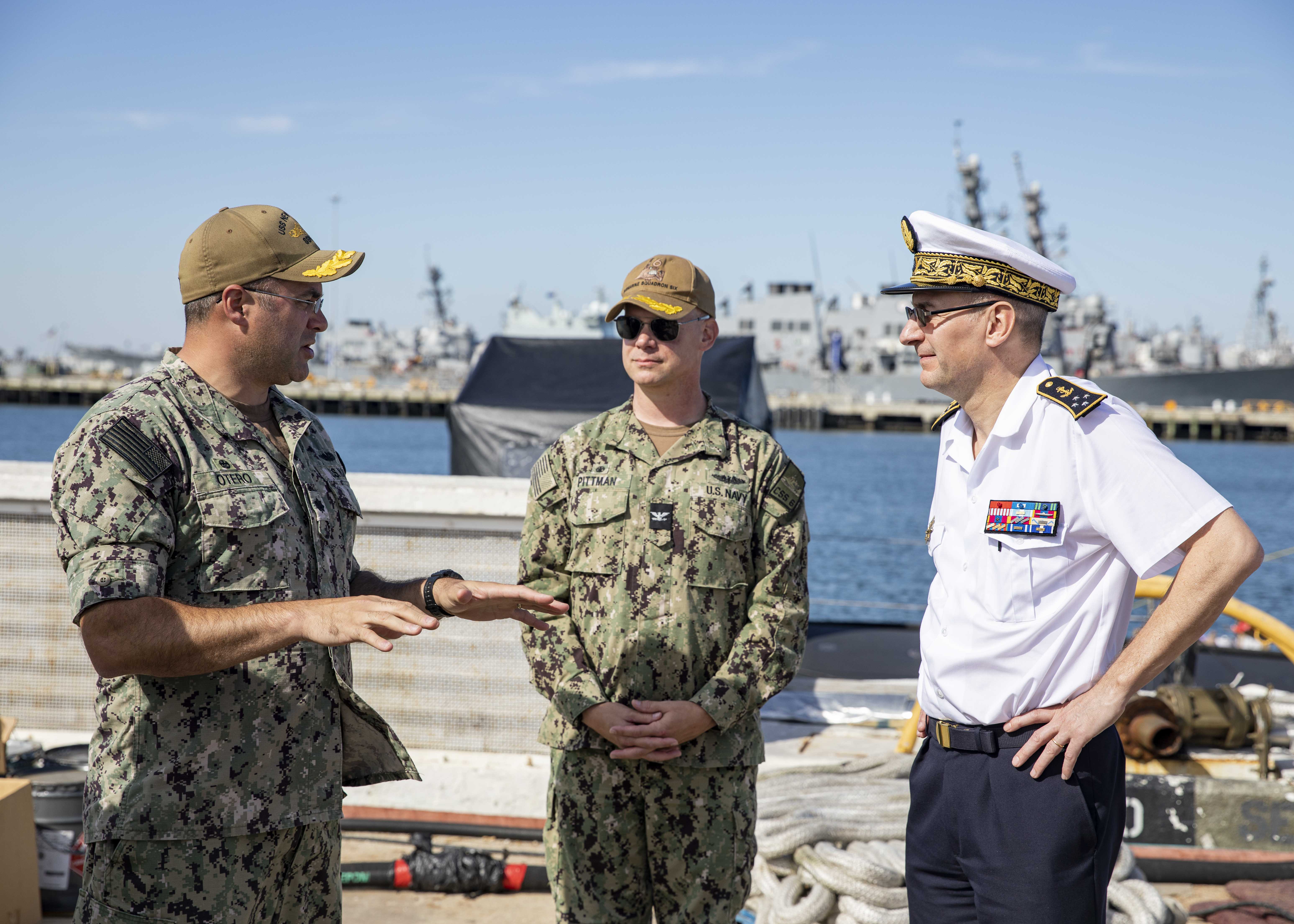 Submarine Squadron FOUR welcomes new commodore, News