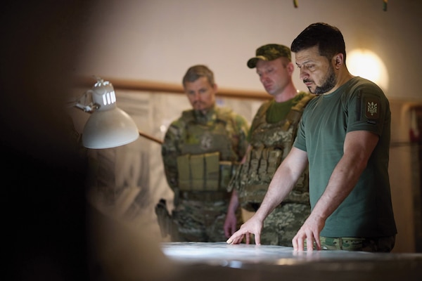 President Volodymyr Zelensky reviews military plans during
working trip to Dnipropetrovsk region, July 8, 2022, to counter Russia’s invasion and crimes against Ukrainian state (President of Ukraine)