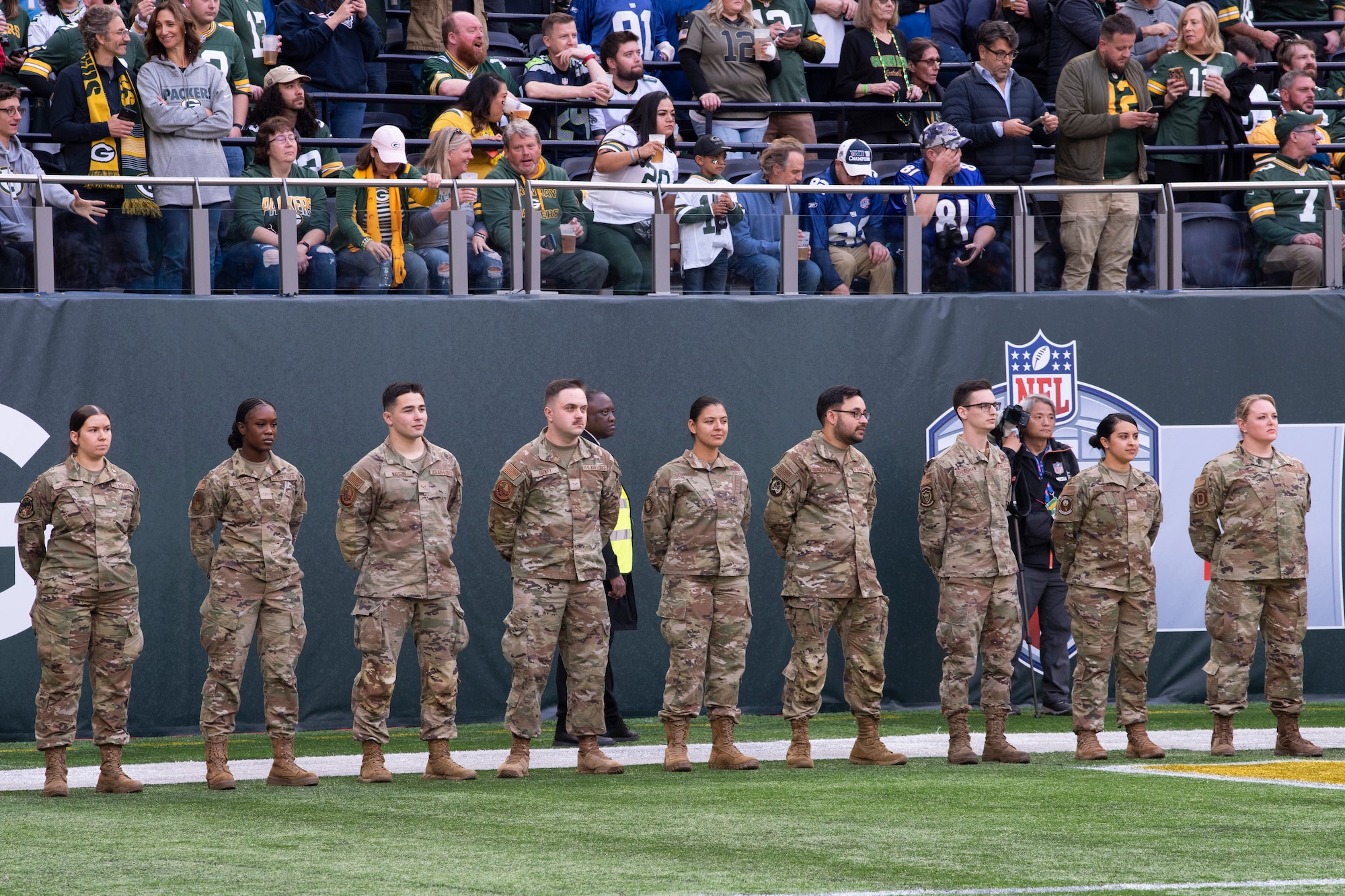 U.S. Airmen assigned to Royal Air Force Mildenhall and RAF Lakenheath standby to assist unfurling the U.S. Flag during the pre-game ceremony of the National Football League’s New York Giants vs. Green Bay Packers game at Tottenham Hotspur Stadium, in London, England, Oct. 9, 2022. The pre-game ceremony featured more than 50 Airmen unfurling the flag along with an honor guard team and vocalist to sing the U.S. National Anthem. (U.S. Air Force photo by Tech. Sgt. Anthony Hetlage)