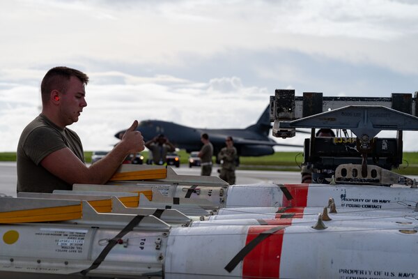 USAF, Navy integrate for Bomber Task Force MineX