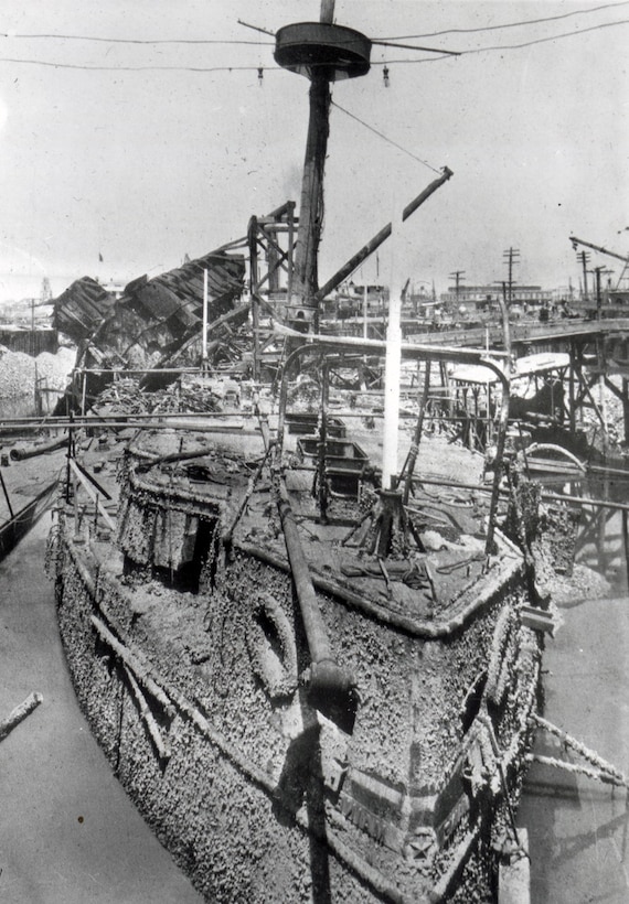 Wreck of the Maine, raised 1912 in black and white