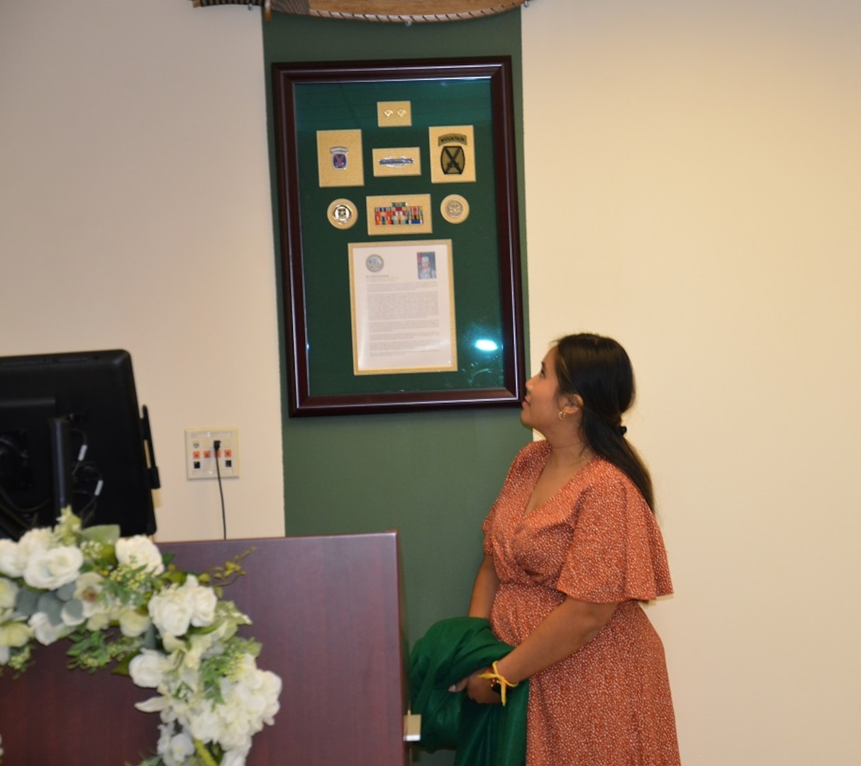 A classroom in the Medical Education and Training Campus Navy Hospital Corpsman Basic program was dedicated in honor of Mr. Andy Sivilaythong, a long-time instructor in the program who passed away in early 2022. His sister, Marry Sivilaythong, helped unveil the plaque in honor of her brother.