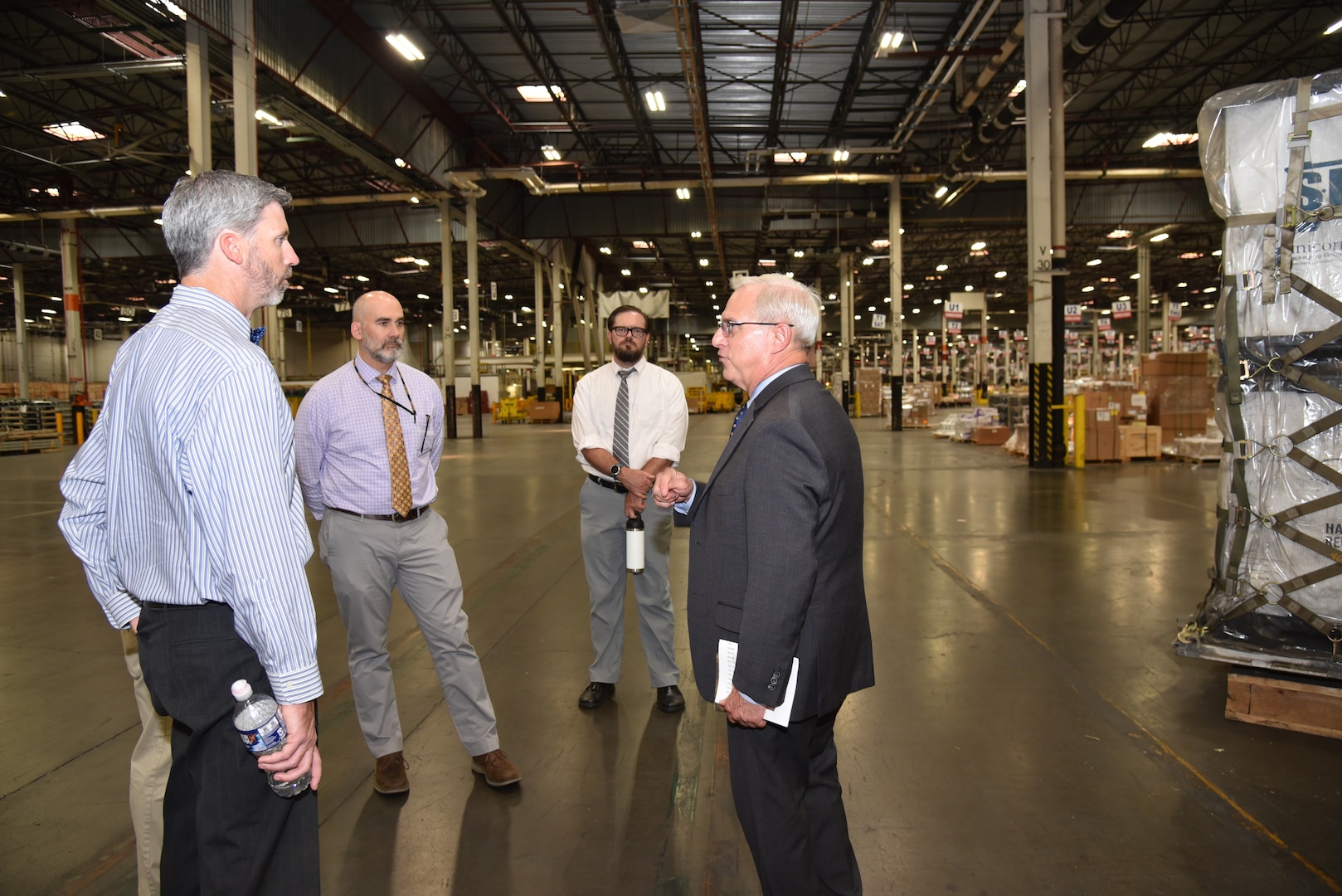 DLA’s chief financial officer visits DLA Distribution – tours Eastern Distribution Center