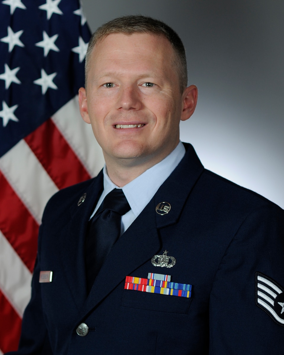 Official Photo of SSgt Justin Weisenborn