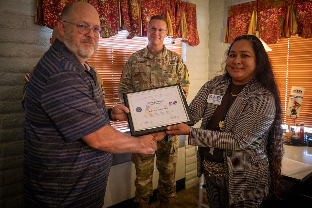 ESGR “Patriotic Employer” Award presented to GE Healthcare supervisor