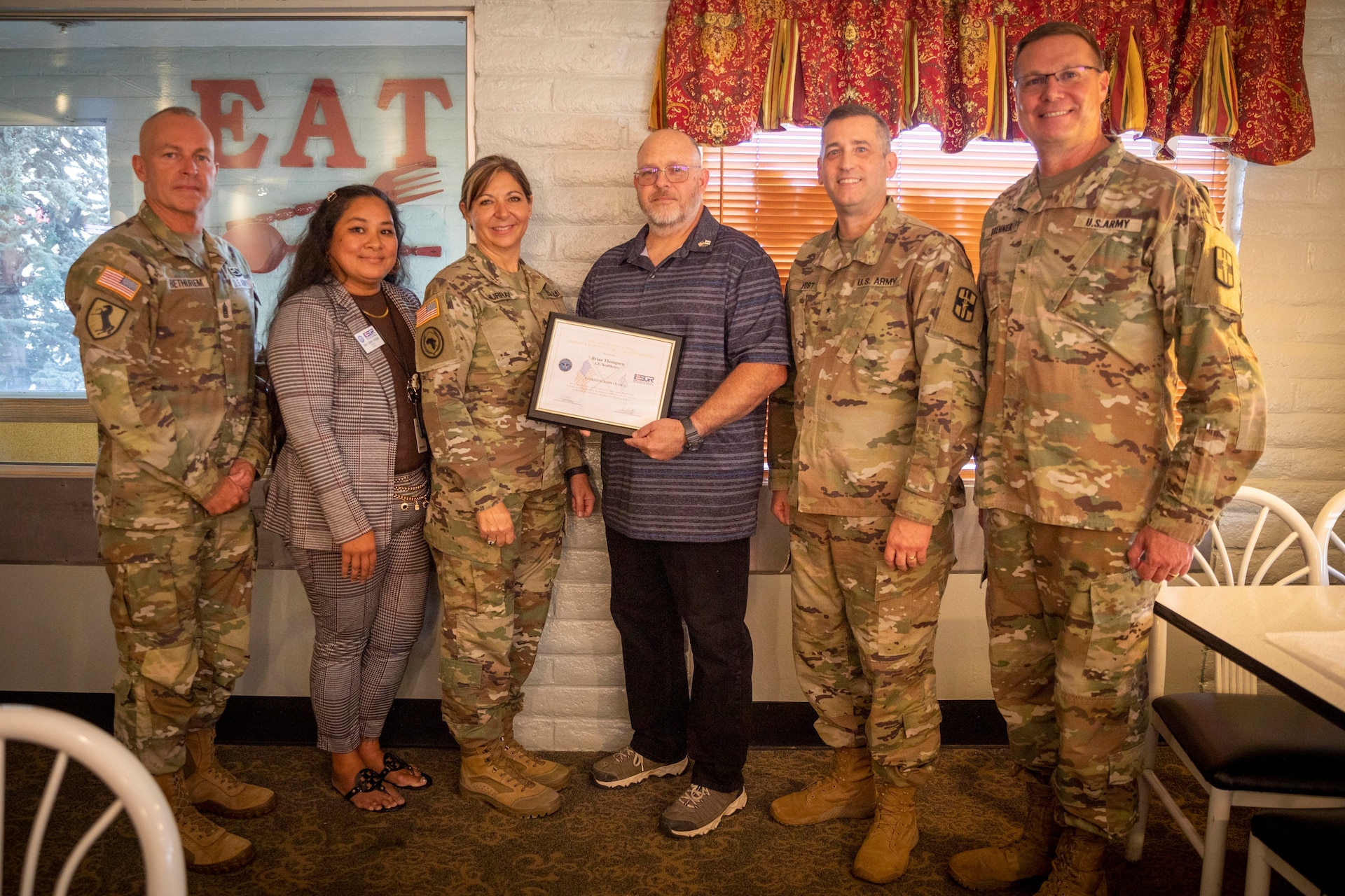 ESGR “Patriotic Employer” Award presented to GE Healthcare supervisor