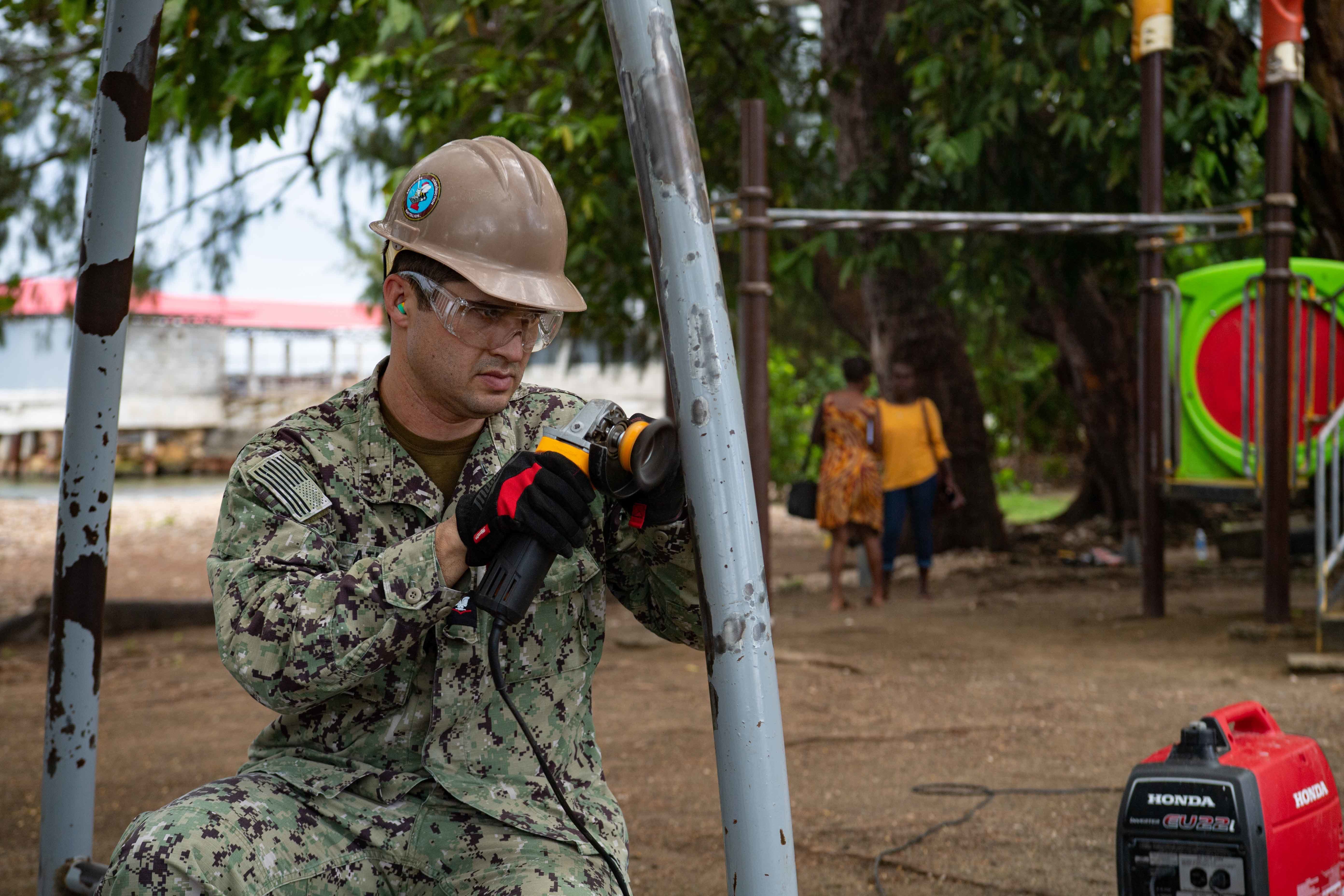 Navy Engineers Busy as Bees Throughout Solomon Islands gt U S Pacific