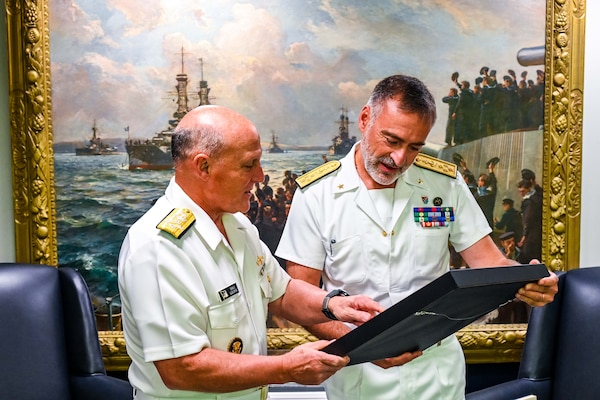 WASHINGTON (September 7, 2022) — Chief of Naval Operations Adm. Mike Gilday meets with Chief of Italian Navy Adm. Enrico Credendino at the Pentagon for an office call, Sept. 7. The two leaders discussed their visions to grow the already successful maritime partnership between Italy and the United States, emphasizing the need to strengthen the warfighting advantage in the region, maximize cooperative training opportunities, and improve capabilities sharing. (U.S. Navy photo by Mass Communication Specialist 1st Class Michael B. Zingaro/released)