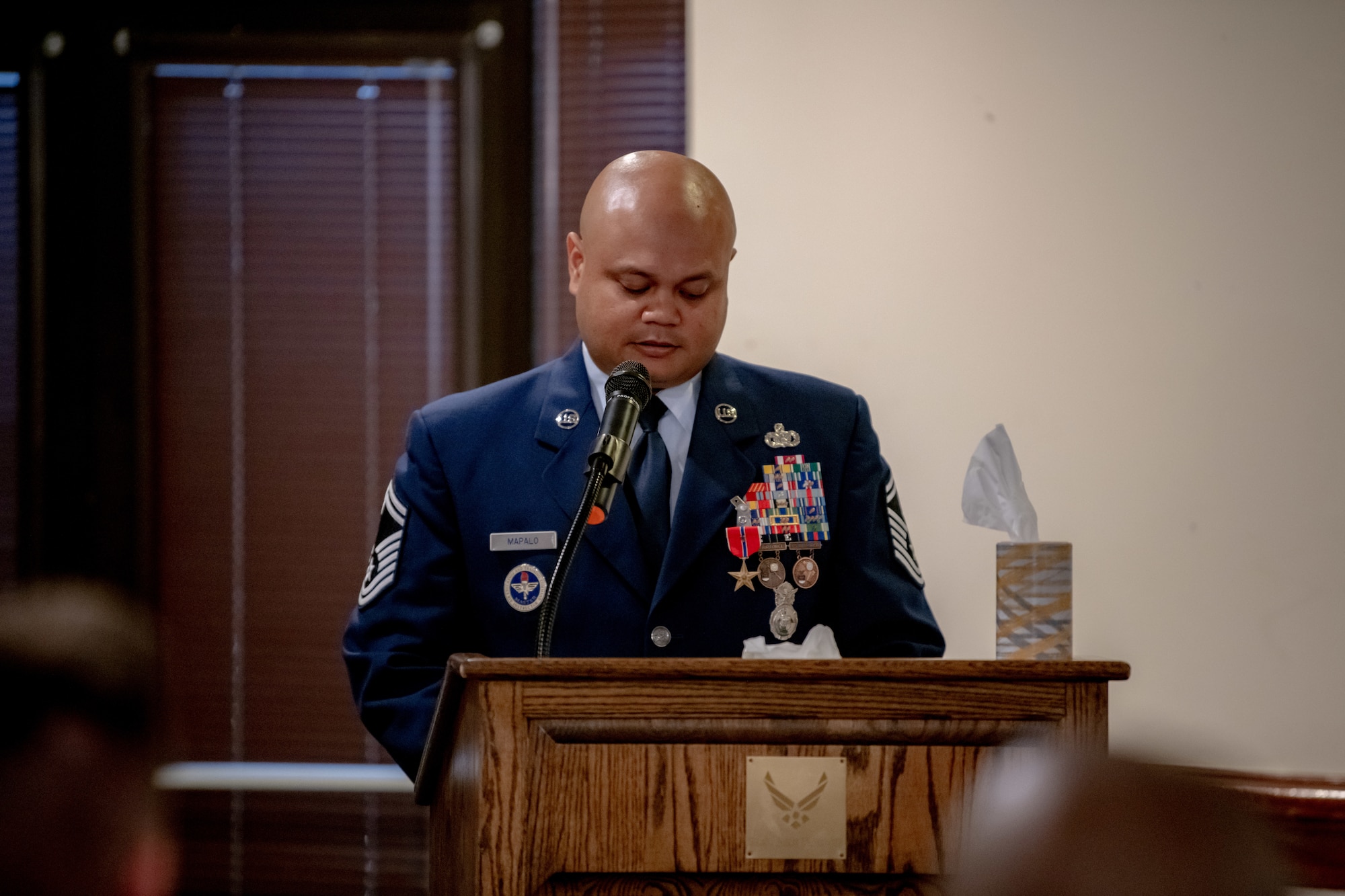 U.S. Air Force Senior Master Sgt. Jeremy Mapalo delivers a speech during a Bronze Star presentation ceremony.