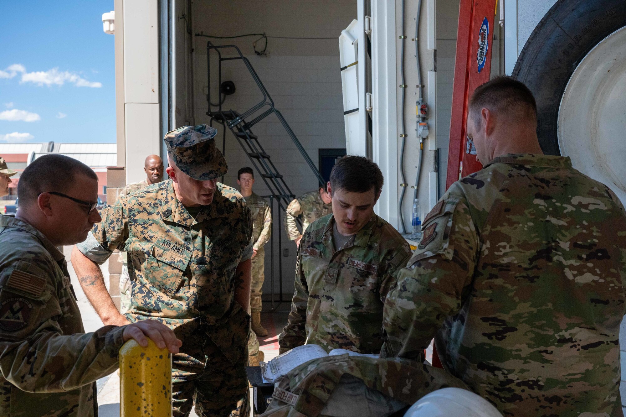 US Strategic Command's Sgt. Maj. visits with Airmen