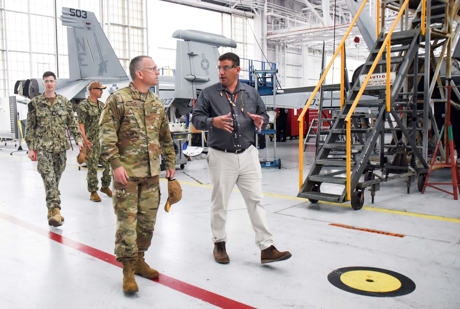 Commander Sees Firsthand Support Dla Aviation At San Diego Provides To The Warfighter Defense