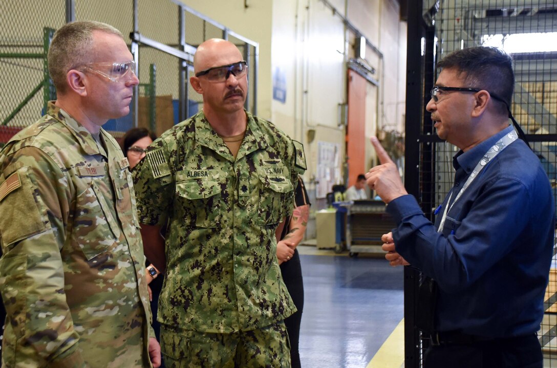 Commander sees firsthand support DLA Aviation at San Diego provides to the warfighter