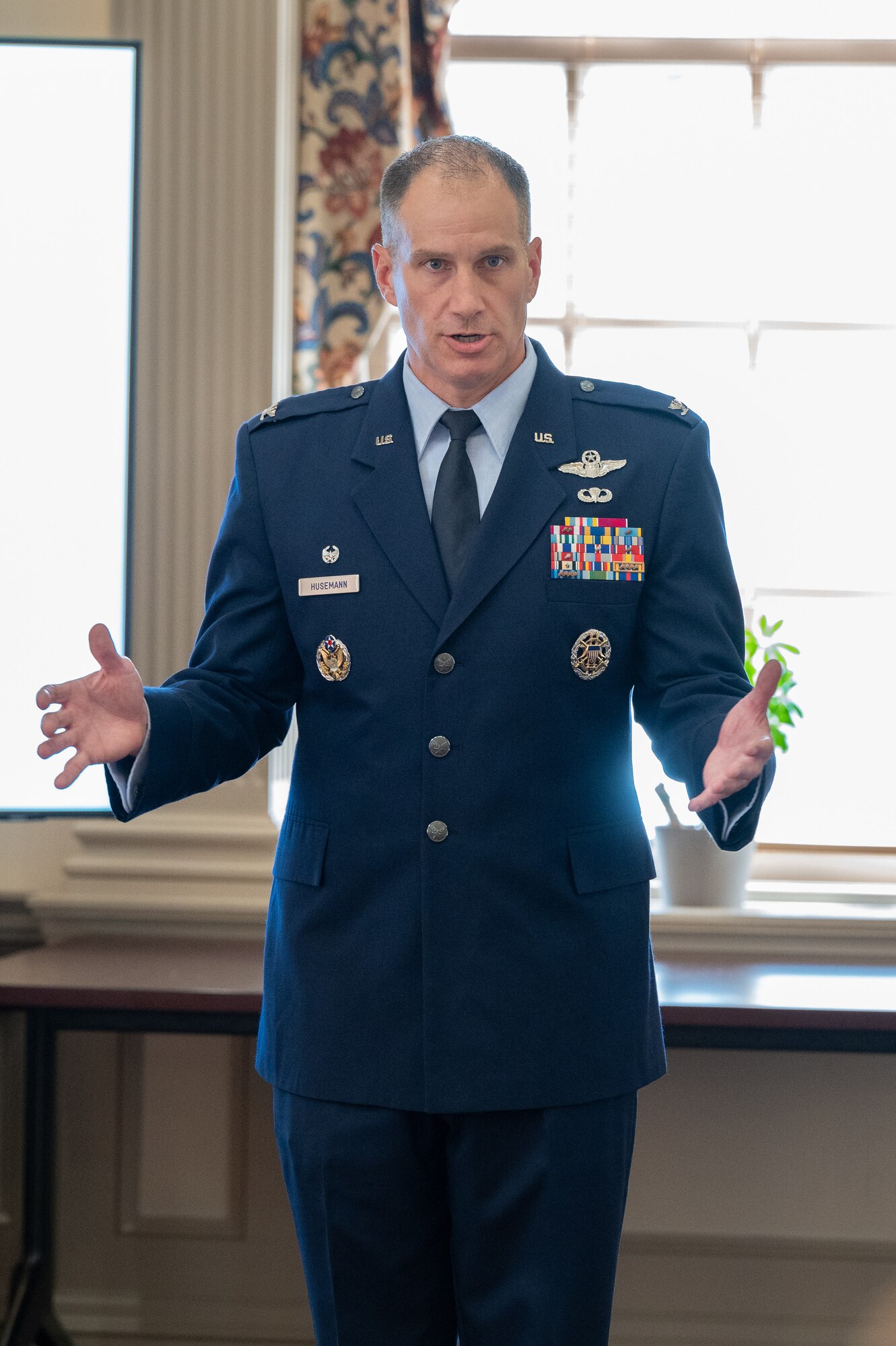 Col. Matt Husemann, 436th Airlift Wing commander, speaks to members of Leadership Delaware, Inc. at Legislative Hall in Dover, Delaware, Sept. 8, 2022. Husemann spoke about the critical role of Dover Air Force Base, shared his experiences and provided mentorship to members of the class of 2022. The mission of LDI is to recruit and mentor the best and brightest young Delawareans, who can and will transform their communities and state. (U.S. Air Force photo by Mauricio Campino)