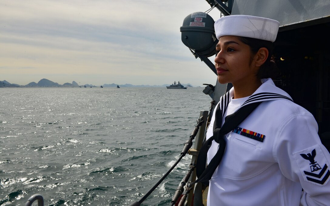 GUANABARA BAY, Brazil (Sept. 7, 2022) Culinary Specialist 2nd Class Raquel Funes mans the rails aboard the Arleigh Burke-class guided-missile destroyer USS Lassen (DDG 82) during the Parade of Ships marking Brazil’s bicentennial during UNITAS LXIII, Sept. 7, 2022.