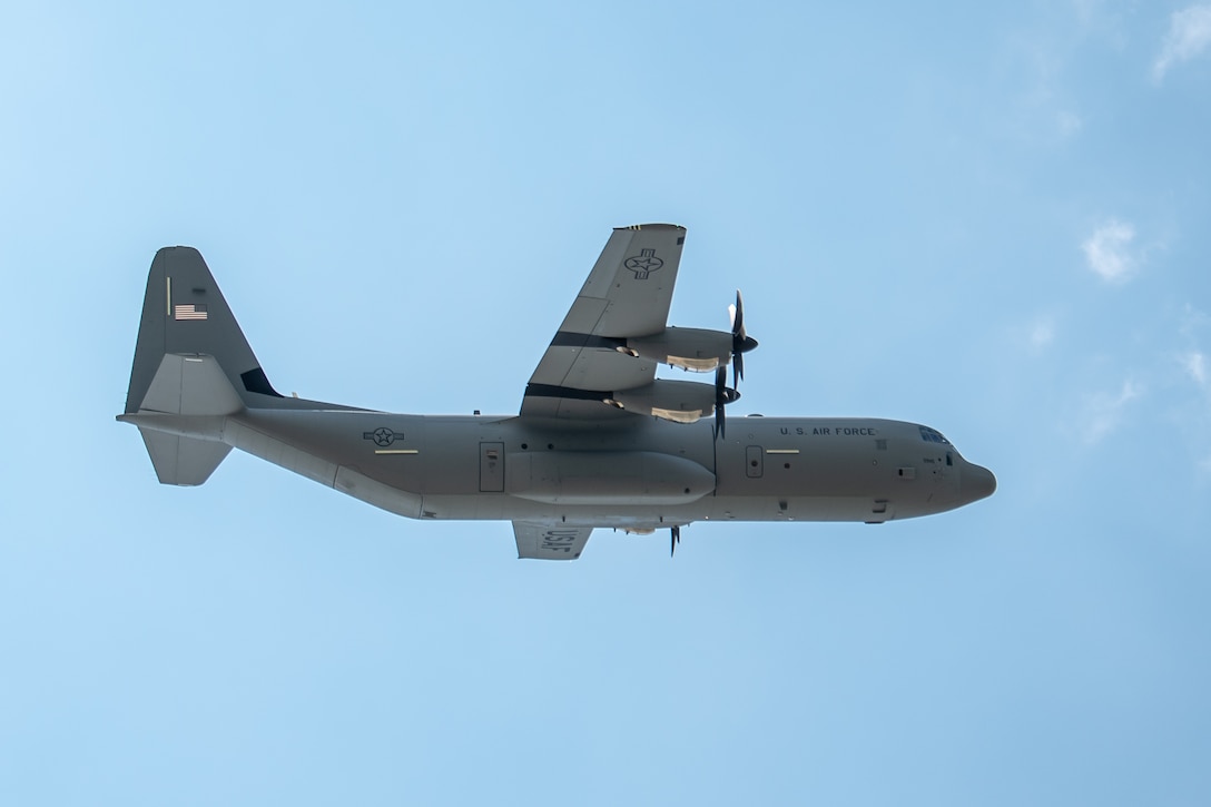 A C-130J Super Hercules aircraft arrives at the Kentucky Air National Guard Base in Louisville, Ky., from Lockheed-Martin Corp. In Marietta, Ga., Aug. 25, 2022. The plane is the eighth J-model to be delivered to the 123rd Airlift Wing since November, completing the unit’s transition from legacy-model C-130H transports. (U.S. Air National Guard photo by Staff Sgt. Chloe Ochs)