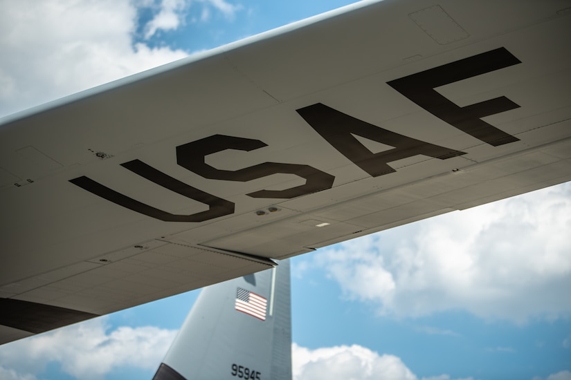 A C-130J Super Hercules aircraft arrives at the Kentucky Air National Guard Base in Louisville, Ky., from Lockheed-Martin Corp. In Marietta, Ga., Aug. 25, 2022. The plane is the eighth J-model to be delivered to the 123rd Airlift Wing since November, completing the unit’s transition from legacy-model C-130H transports. (U.S. Air National Guard photo by Staff Sgt. Chloe Ochs)