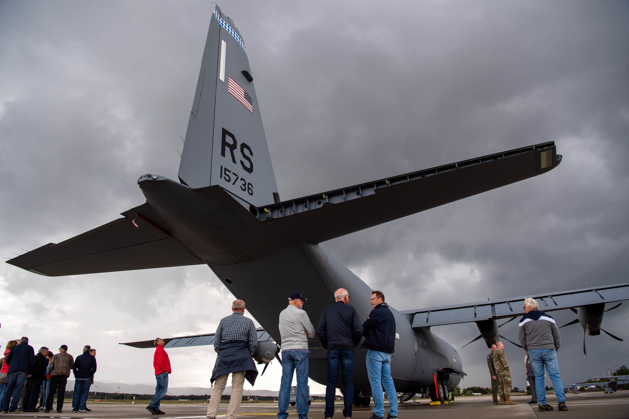 A group of 27 glider pilots from various flying clubs in Rheinland-Pfalz walk around a C-130J Super Hercules aircraft while on a tour at Ramstein Air Base, Sept. 9, 2022, during a Mid-Air Collision Avoidance Meeting.