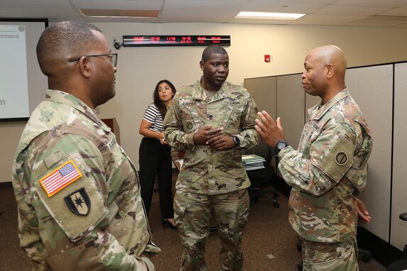 Master Sgt. Laroy Warren, right, G-1 Mobilization Cell Non-commissioned Officer-in-Charge, 85th U.S. Army Reserve Support Command, discusses mobilization manpower with command sergeants major during the 85th USARSC’S Command Sergeants Major Training Summit, September 9-11, 2022.