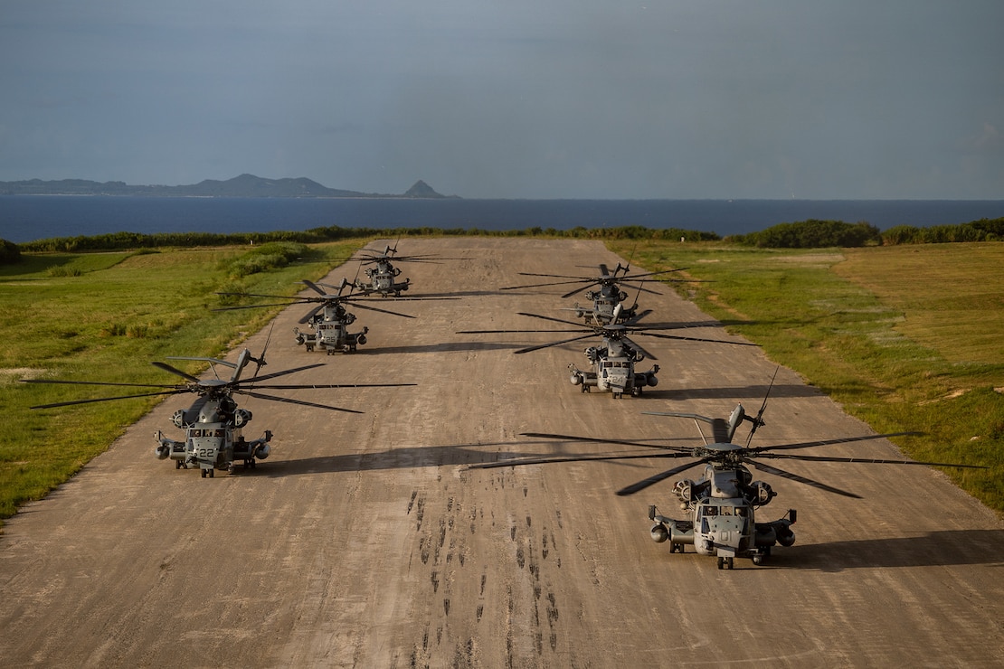 第361海兵大型ヘリコプター飛行中隊（普天間航空基地）がCH-53Eスーパースタリオンの飛行訓練を行いました