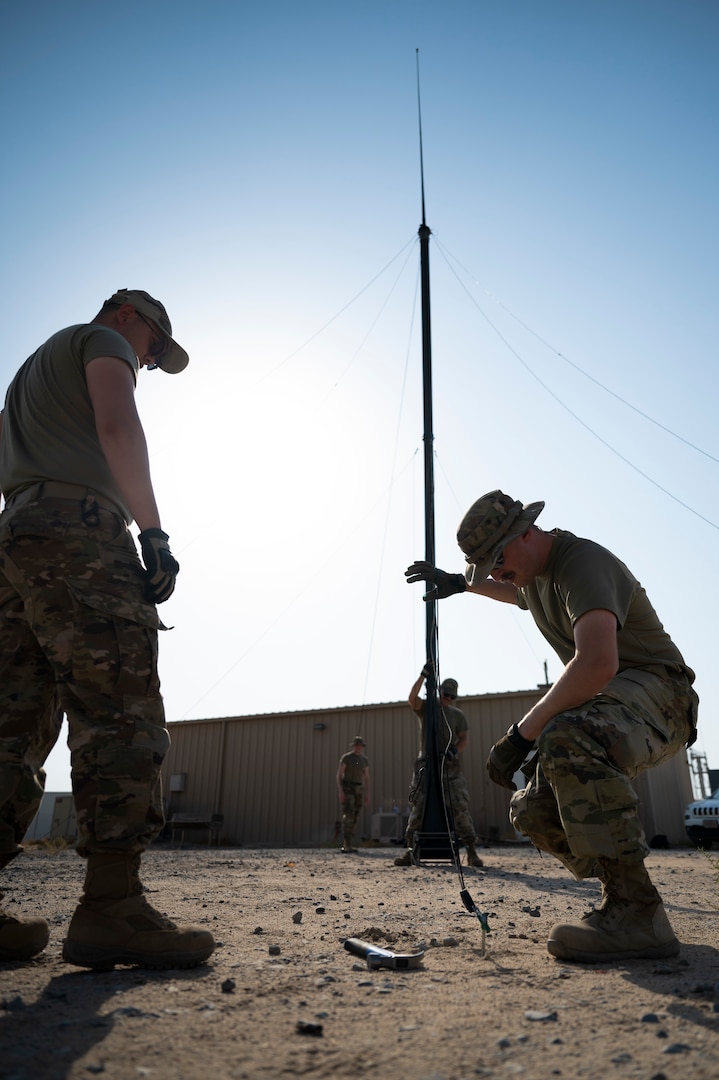 U.S. Air Force Tech. Sgt. Henry Lawler, 378th Expeditionary Communications Squadron SCOT section chief, teaches other Airmen how to set up a mast communications system during Operation Agile Spartan III at an undisclosed location, September 12, 2022. OAS III tested Ninth Air Force (Air Forces Central)’s ability to execute rapid troop and equipment movement to and from dispersed locations around the U.S. Central Command area of responsibility region. (U.S. Air Force photo by Staff Sgt. Dalton Williams)